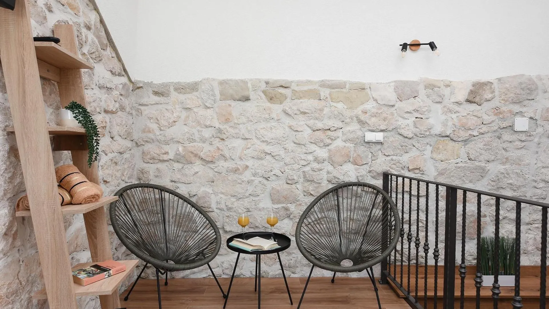 Apartment Holiday Stone House - Fumarea Rtina Croatia