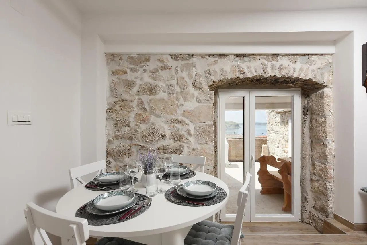 Apartment Holiday Stone House - Fumarea Rtina