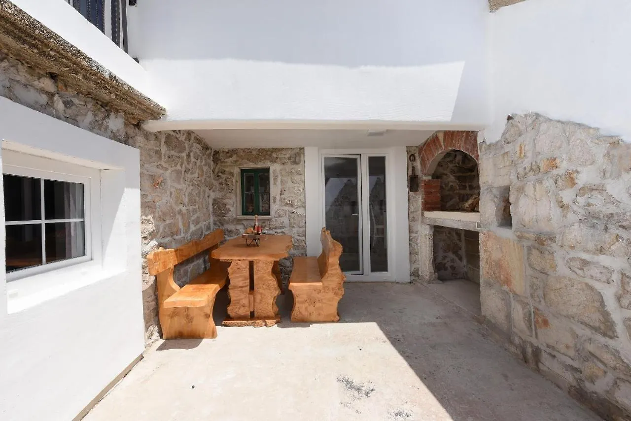 Apartment Holiday Stone House - Fumarea Rtina