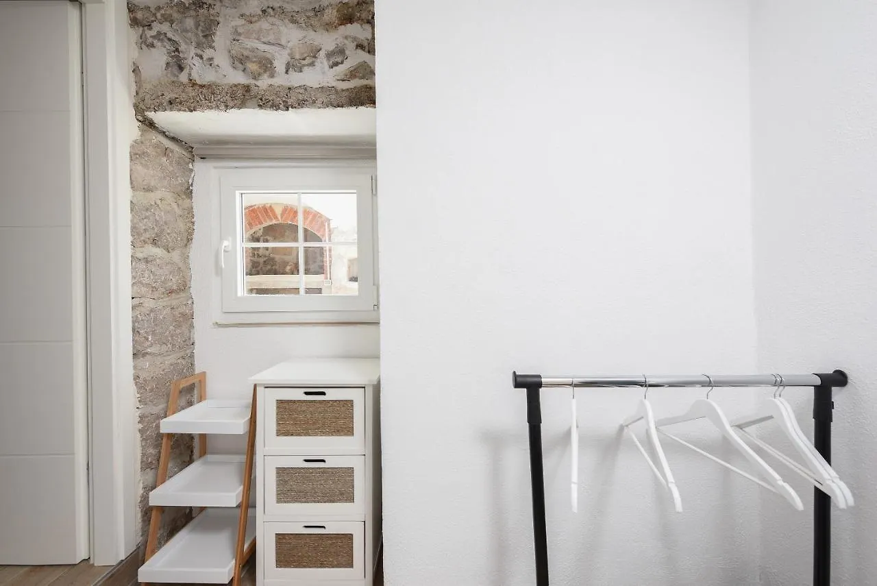Apartment Holiday Stone House - Fumarea Rtina