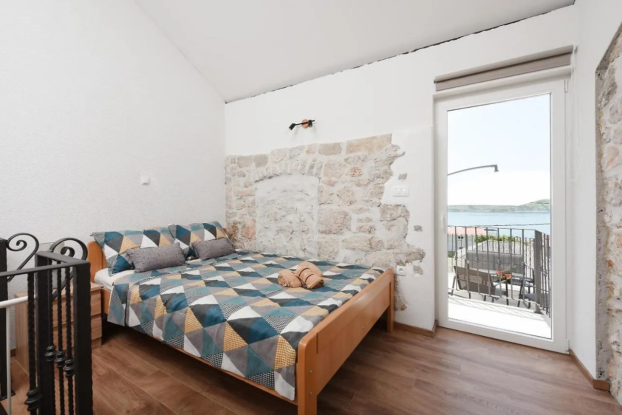 Holiday Stone House - Fumarea Rtina 0*,  Croatia