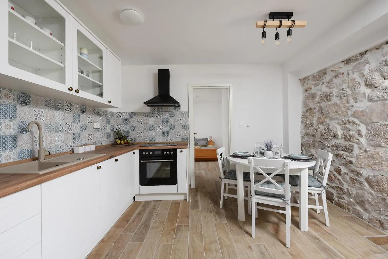 Apartment Holiday Stone House - Fumarea Rtina